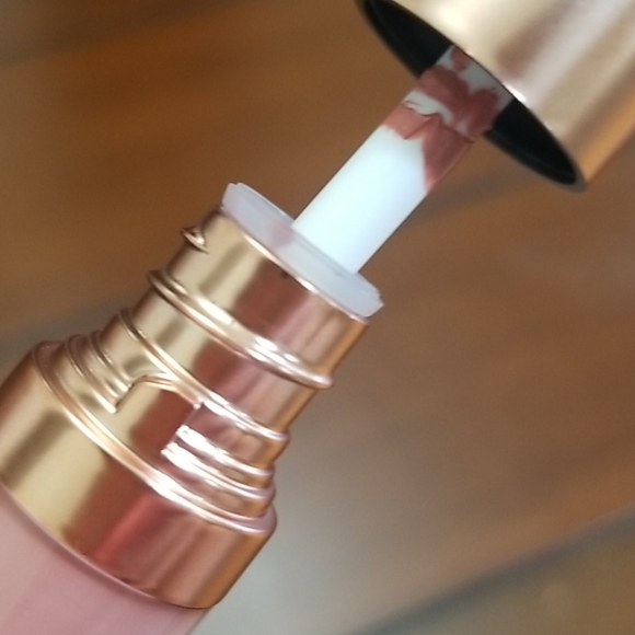 🙂 REVOLUTION LIPSTICK - Picture 6 of 6